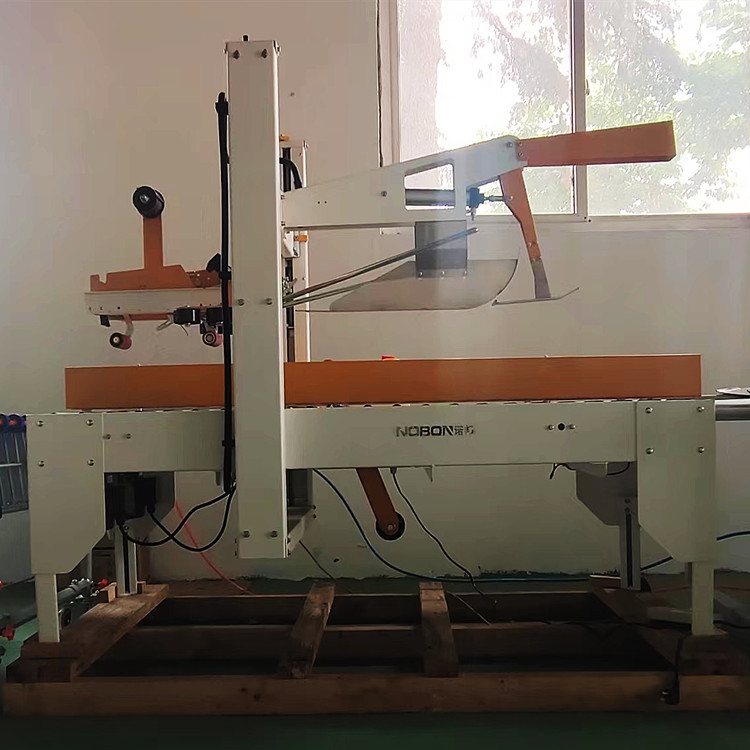     膠帶封箱機廠家哪家好？封箱機機型 價格 質(zhì)量 服務(wù)